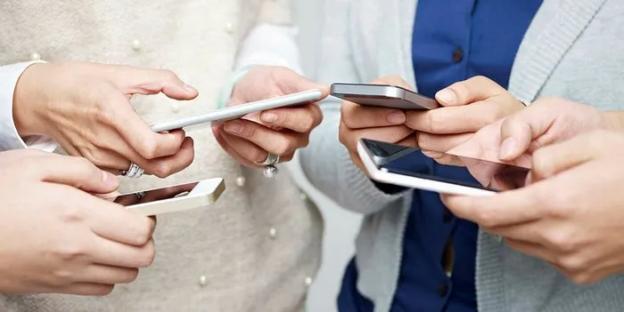 https://iasbh.tmgrup.com.tr/c0be36/0/0/0/0/1200/601?u=https://isbh.tmgrup.com.tr/sbh/2018/10/12/dikkat-bilincsizce-kullanilan-cep-telefonlari-fitik-etmeye-basladi-1539329680319.jpg&mw=700