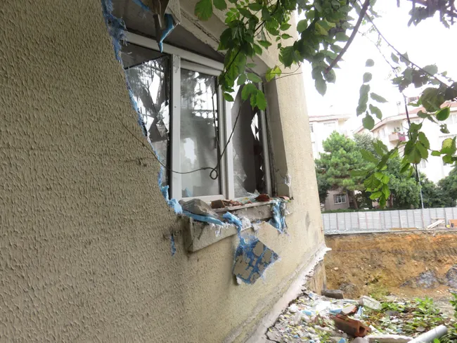 istinat-duvari-coktu-deprem-oluyor-zannettik-1634719665245.jpg