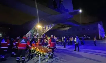 Deprem bölgesindeki 46 yaralı uçakla İstanbul’a getirildi