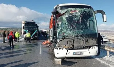 Sivas’ta yolcu otobüsü TIR’a çarptı: 1 ölü 2 yaralı