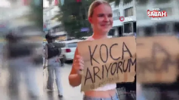 Belaruslu genç kadın Taksim'de 