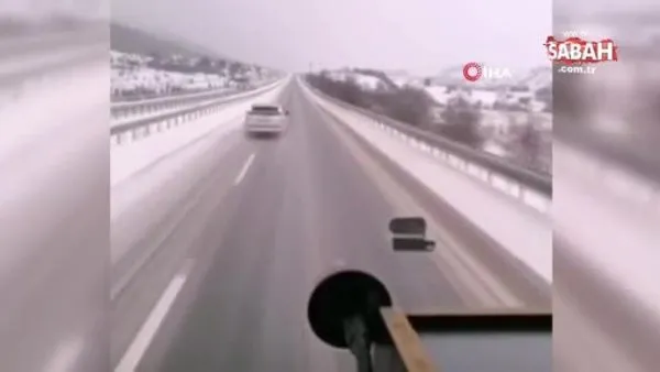 Karlı yolda takla atan otomobil kameraya yansıdı | Video