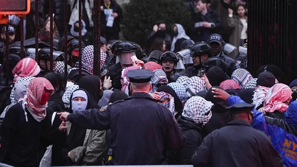 Columbia Üniversitesi Filistin için protesto düzenledi: Bir öğrenci tutuklandı… Trump sert çıkıştı!