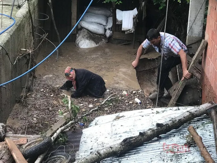 Araklı’da sel oldu: evler yıkıldı. En az 6 ölü, 4 kayıp var