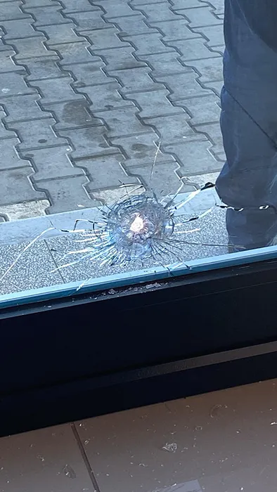 Marketi soydu, yetmedi bıçakla saldırdı: Polisler işte böyle durdurdu!