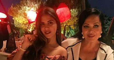 Yeşilçam’ın Sultanı Türkan Şoray ile kızı Yağmur Ünal’ın lüks villası sosyal medyada ilgi odağı oldu! Aynı çatı altında iki farklı tasarım…