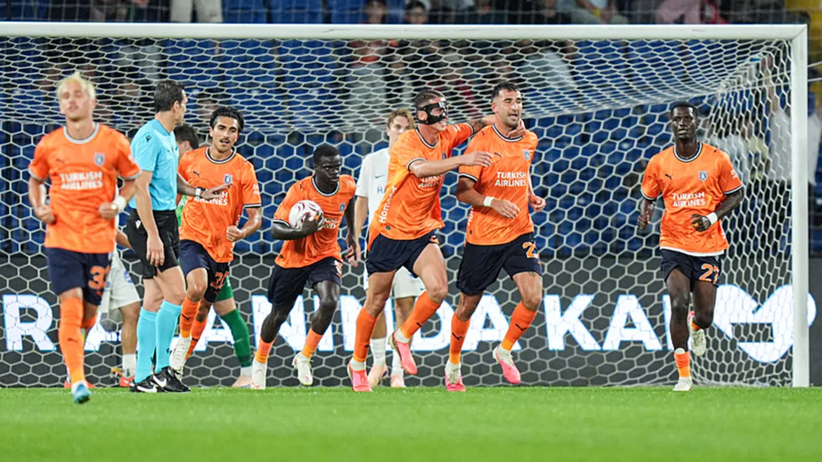 Başakşehirli futbolcu Emin Bayram'ın gol sevinci