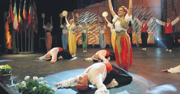 Dünya halk dansçıları Bursa’da buluştu