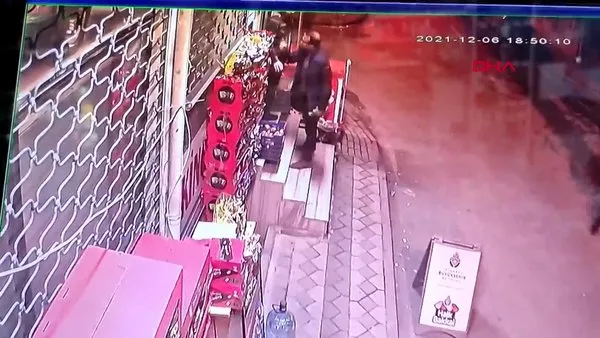 İstanbul Sultangazi'de maske takmayan çocuğa dayak kamerada