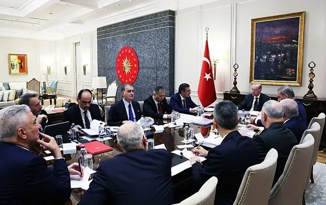 son-dakika-istanbulda-guvenlik-zirvesi-baskan-erdogan-liderliginde-kritik-toplanti-1729787883031.jpg