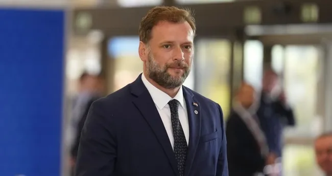 Hırvatistan Savunma Bakanı trafik kazası geçirdi Hırvatistan Savunma Bakanı trafik kazası geçirdi