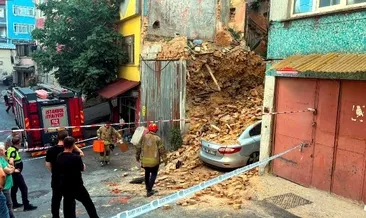 Beyoğlu’nda 2 katlı metruk bina çöktü