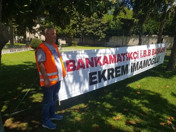 sarcahaneye-pankart-asildi-bankamatikci-ibb-baskani-1690806131335.jpg