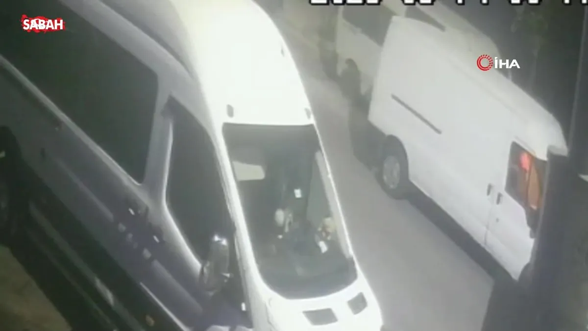 Park halindeki aracın elektrik ve teknik aksamını çaldılar | Video