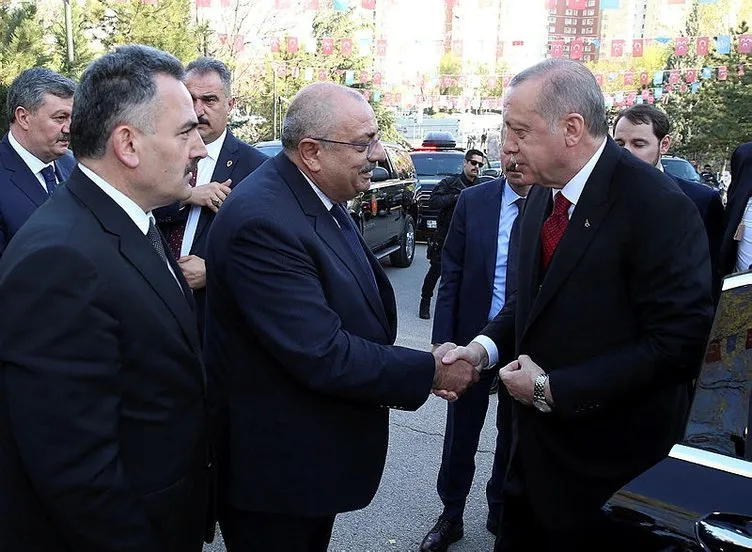 Cumhurbaşkanı Erdoğan Alparslan Türkeş'in mezarını ziyaret etti