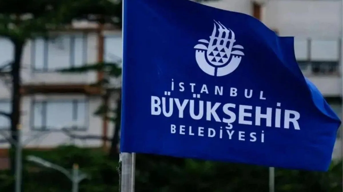 İBB’ye yönelik operasyonda gözaltına alınan şüpheliler adliyeye sevk edildi İBB’ye yönelik operasyonda gözaltına alınan şüpheliler adliyeye sevk edildi