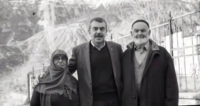 milli-egitim-bakani-yusuf-tekinden-duygusal-sozler-ailesini-ilk-kez-a-habere-anlatti-benim-annem-benim-babamin-1792949355235.jpeg
