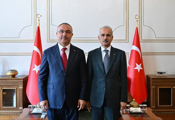bakan-uraloglu-duyurdu-avrupaya-kesintisiz-demiryolu-baglantisi-basliyor-1783100762212.jpg Bakan Uraloğlu duyurdu: