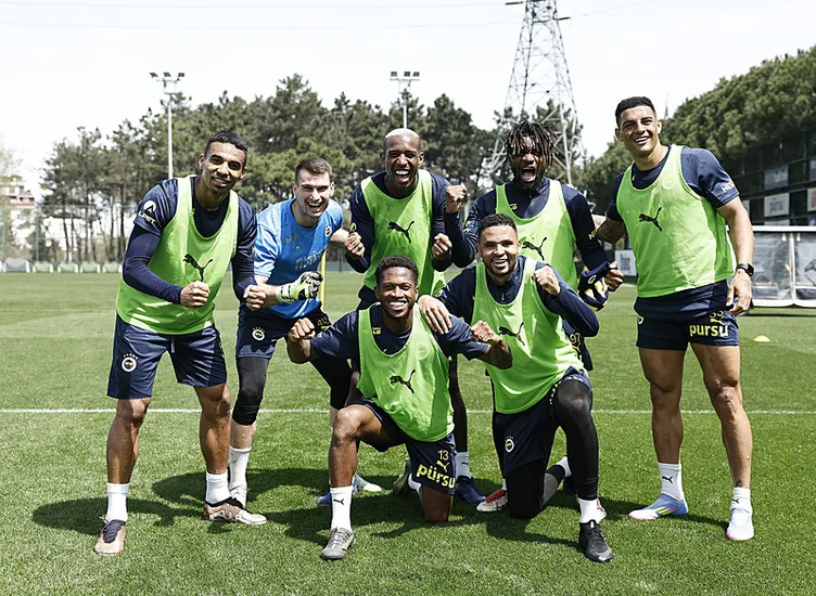 Fenerbahçe’de sürpriz ayrılık kapıda! Yıldız futbolcu vedaya sıcak bakıyor...