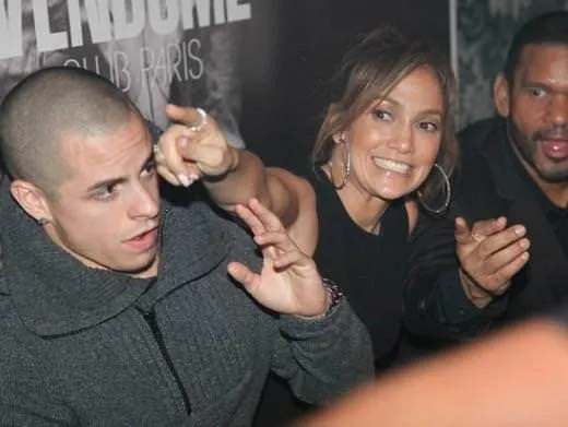 Jennifer Lopez'den bacak şov