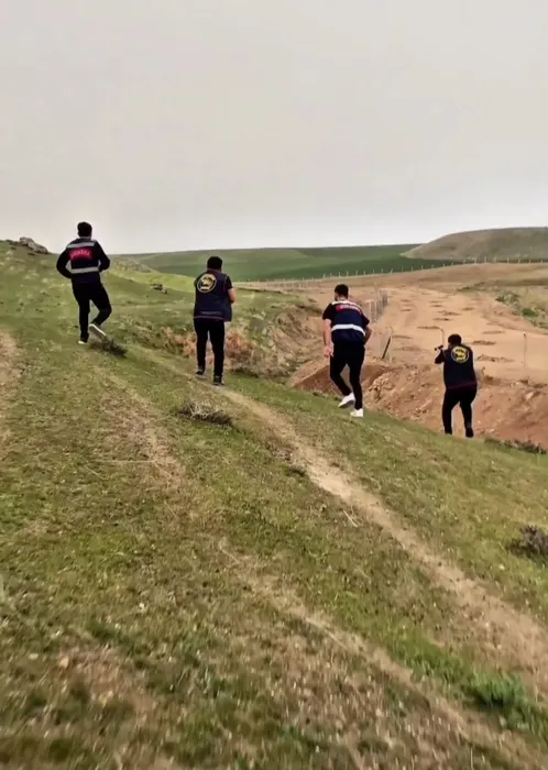 Tam 223 yıl hapisle aranıyordu! Aylarca bakın nasıl saklanmış...