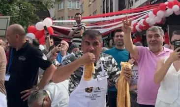 Bursa'da ilginç yarışma: 11 metre uzunluğundaki böreği 5 dakikada yedi! #bursa