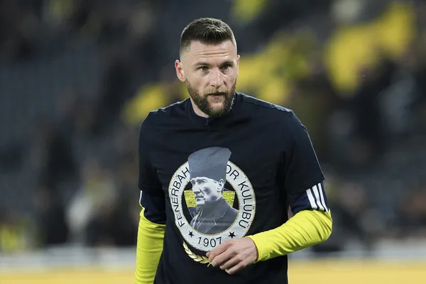 canli-super-ligde-fenerbahce-goztepe-maci-ilk-yari-oynaniyor-1793463208735.jpg