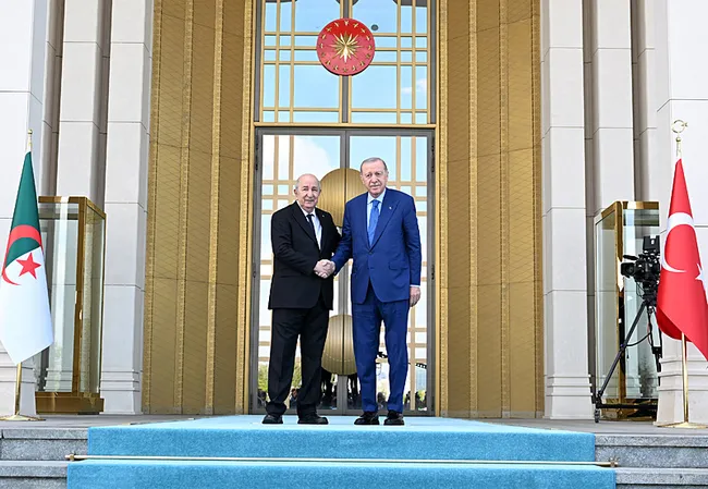 baskan-erdogan-ve-cezayir-cumhurbaskani-tebbundan-ortak-basin-toplantisinda-onemli-aciklamalar-1778164059352.jpeg