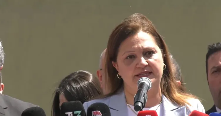 AK Parti’ye geçen Burcu Köksal Afyonkarahisar’da vatandaşlara seslendi: Yeni bir döneme adım attık