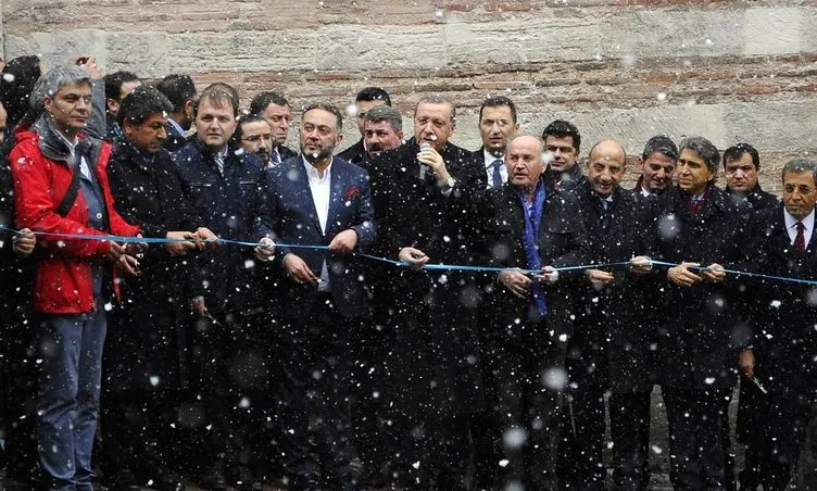 Erdoğan kar altında açılış yaptı