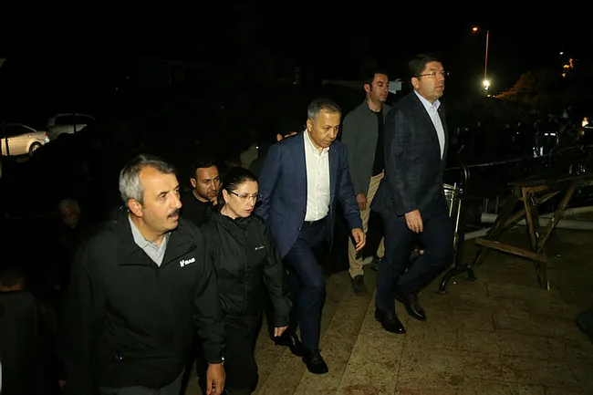 karadenizdeki-sel-felaketi-sonrasi-teyakkuze-gecildi-bakan-yerlikaya-uyardi-alarm-devam-ediyor-1688944340180.jpg