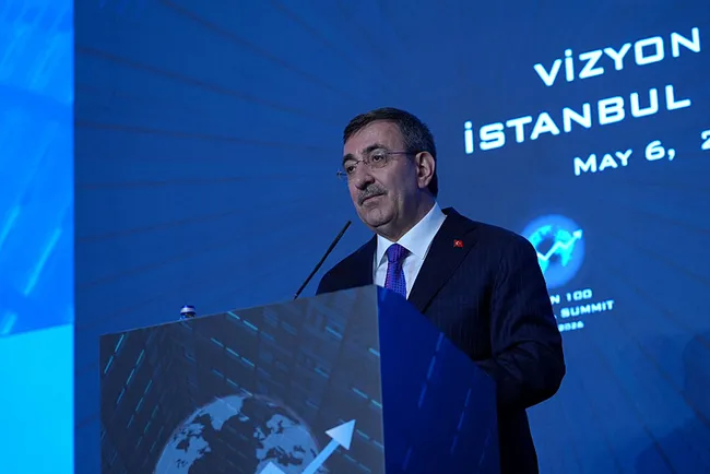 cevdet-yilmaz-turkiye-bolgesinde-istikrar-adasi-konumundadir-1778091338296.jpeg Cevdet Yılmaz: “Türkiye, bölgesinde istikrar adası konumundadır”