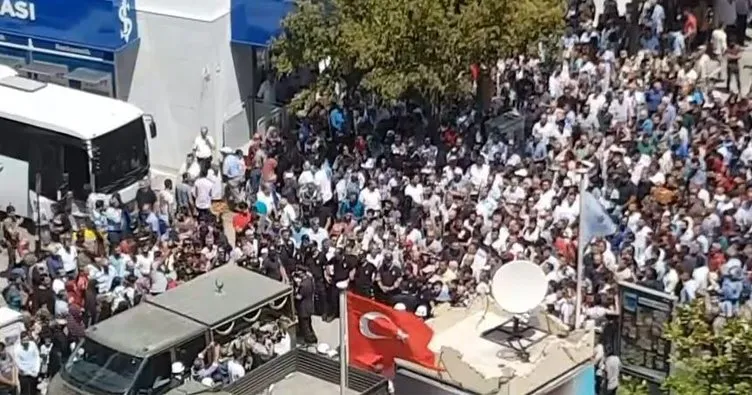 Şehit törenindeki Türk bayrağı görüntüsü sosyal medyada ilgi odağı oldu