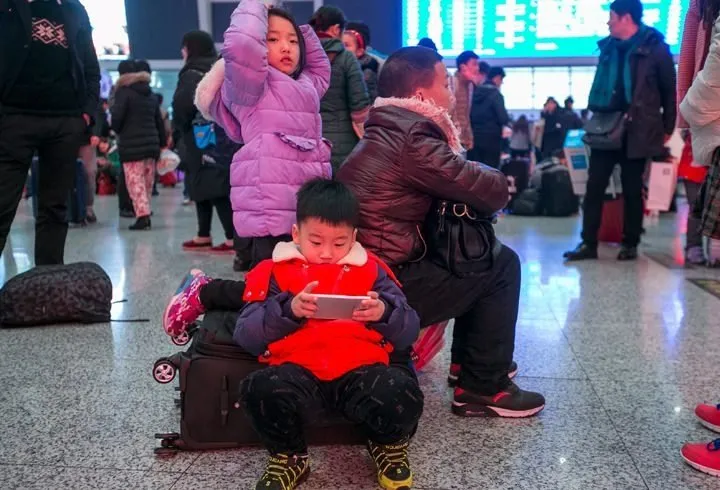 Çin’de hava koşulları onbinlerce yolcuyu mahsur bıraktı
