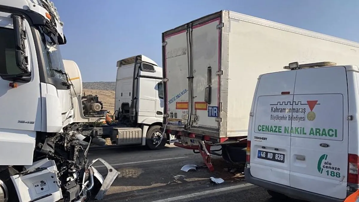 TAG Otoyolu'nda 7 araçlı zincirleme kaza: 1 ölü, 6 yaralı