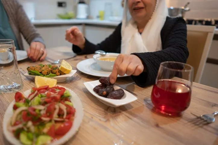 Bugün iftara ne pişirsem? Ramazan’ın 4. Gününe özel iftar menüsü örnekleri ile pratik, kolay, hafif yemek önerileri