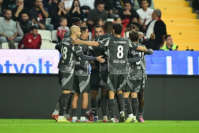 canli-besiktasin-konugu-gaziantep-fk-sergen-yalcin-ilk-11ini-belirledi-1765204017255.jpg