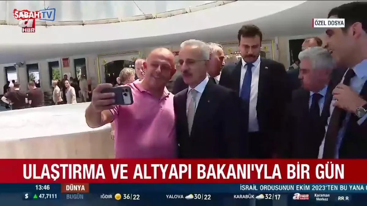 Bakan Uraloğlu’nun yoğun mesaisi! A Haber ekibi, Ulaştırma ve Altyapı Bakanı’nın bir gününe eşlik etti videosunu izle Bakan Uraloğlu’nun yoğun mesaisi! A Haber ekibi, Ulaştırma ve Altyapı Bakanı’nın bir gününe eşlik etti videosunu izle