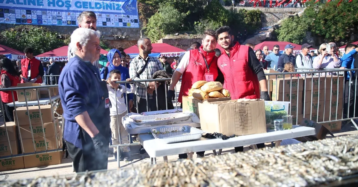 Alanya da Karadeniz Derne inden Hamsi Festivali Antalya Haberleri alanya-da-karadeniz-derne-inden-hamsi-festivali-antalya-haberleri