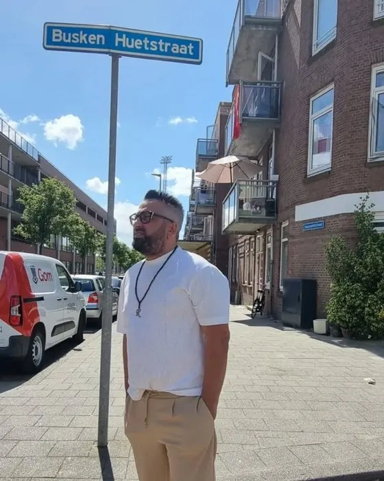 ’Çukulata Kız’ şarkısıyla hafızalara kazınmıştı! Ragga Oktay’ın son halini gördünüz mü?