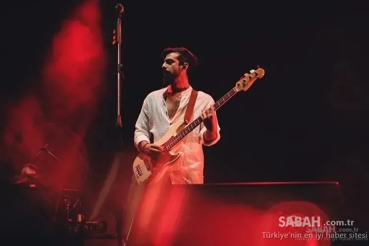 “Yüzyüzeyken Konuşuruz” solisti Can Tunaboylu’ya 1 yıl 9 ay hapis kararı! sevgilisi Aybike Çelik’i darbettiği iddiasıyla yargılanıyordu... 2 Yüzyüzeyken Konuşuruz solisti Can Tunaboylu’ya 1 yıl 9 ay hapis kararı! sevgilisi Aybike Çelik’i darbettiği iddiasıyla yargılanıyordu...