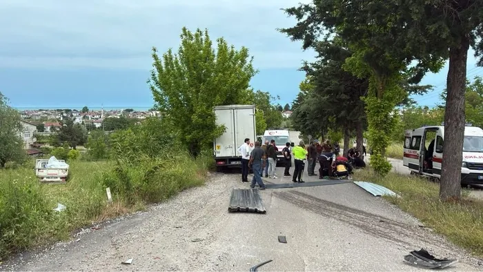 kamyon-ile-kamyonet-carpisti-5-yarali-1780403916226.jpg