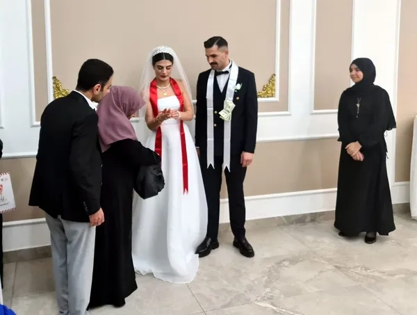 14-subat-sevgililer-gunu-nikah-dairelerinde-yogunluk-yasandi-1771091294315.jpg