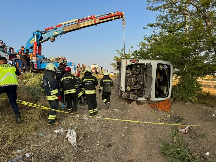 son-dakika-konyada-yolcu-otobusu-devrildi-1-kisi-oldu-10u-agir-23-kisi-yaralandi-1749182080281.jpg
