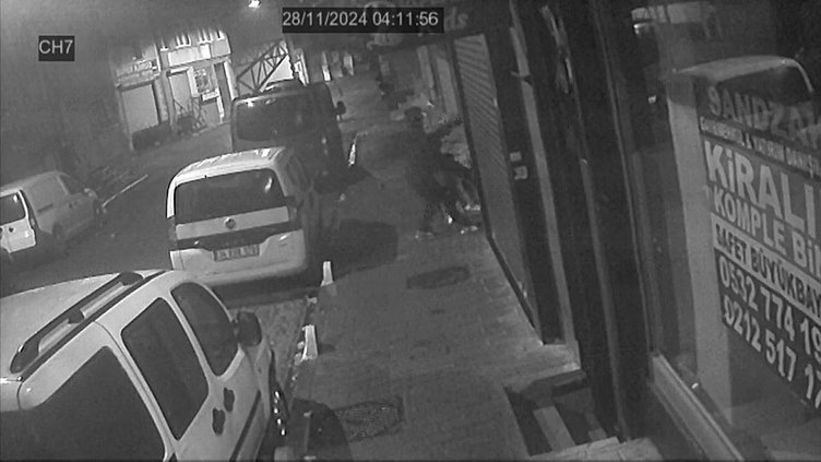 İçinde 110 bin dolar bulunan kasayı çaldılar: O anlar kamerada!