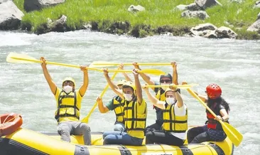 İşte kato dağı’ndaki raftingciler