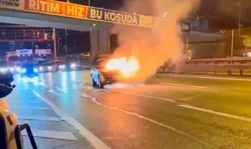 İstanbul Beyoğlu’nda otomobil alevlere teslim oldu