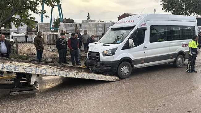 tokatta-iki-minibus-carpisti-10-kisi-yaralandi-1778862097012.jpeg