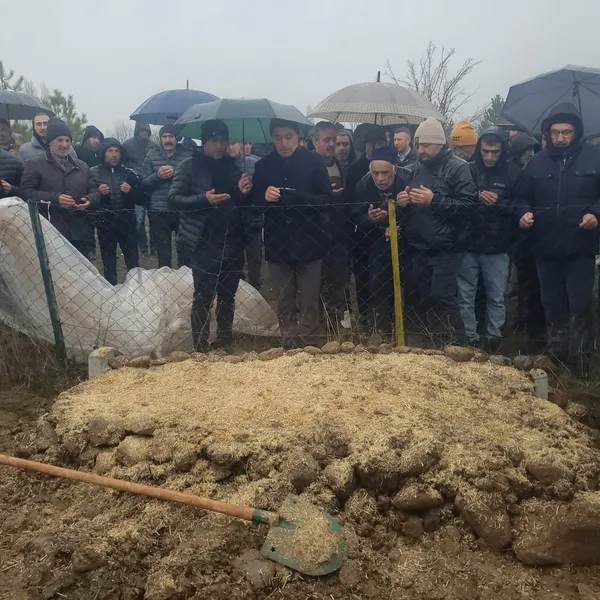 catidan-akan-suyu-kesmek-isterken-dusup-hayatini-kaybetti-1703241807480.jpg