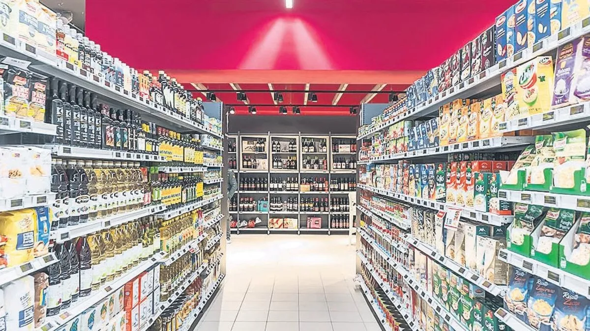 Market raflarında kadın girişimciye özel ayrılmış bir bölümü gösteren görsel.